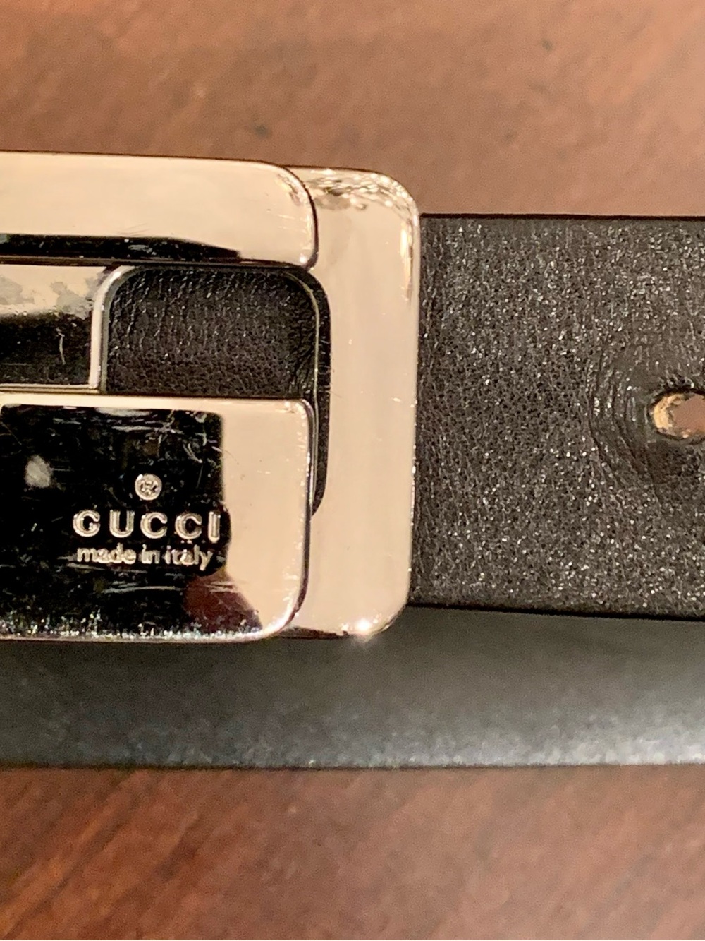Gucci Black Leather Men's Belt with Polished Silver Buckle - Signature Logo